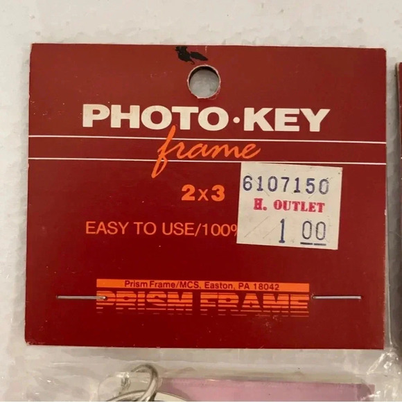 Vintage Magnetic Frame & 2 Keychains Clear Acrylic 2” x 3” by Prism Frame Retro - Picture 2 of 5